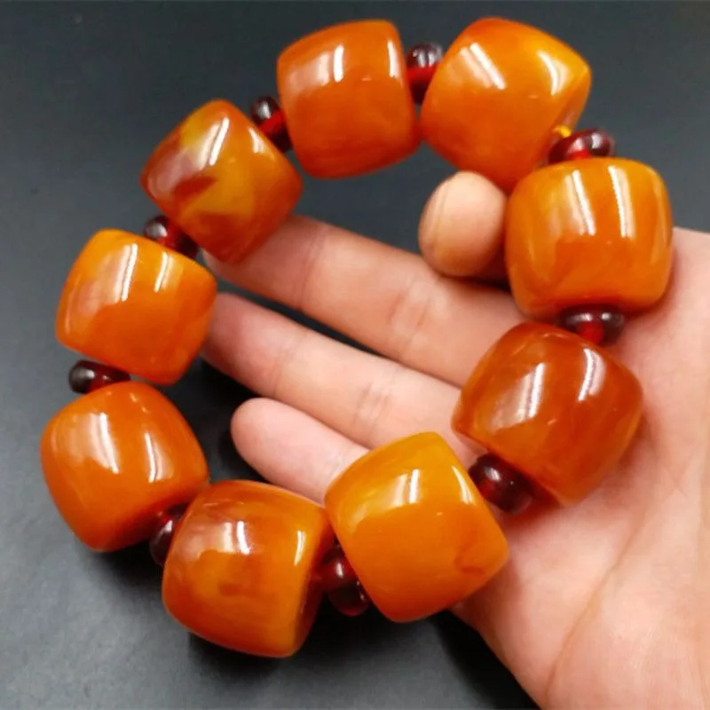 

Браслет из ниток с изображением слона