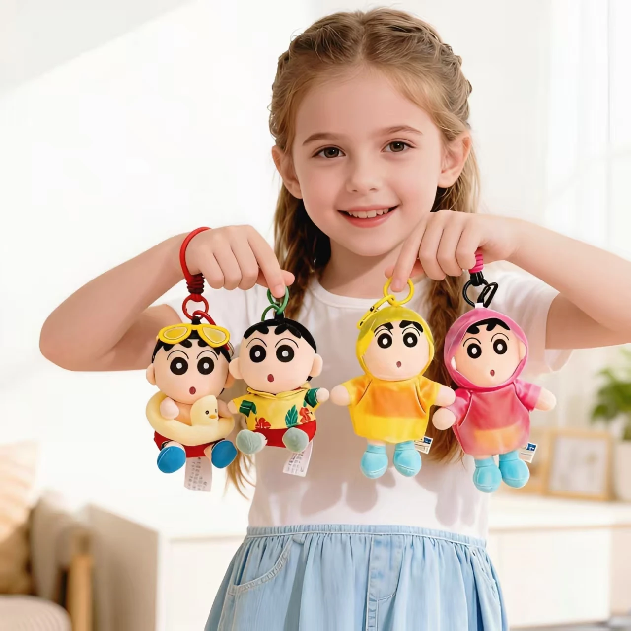 Lindo llavero de peluche Crayon Shin-chan de alta calidad con impermeable: perfecto como dije de bolso o adorno de muñeca suave.