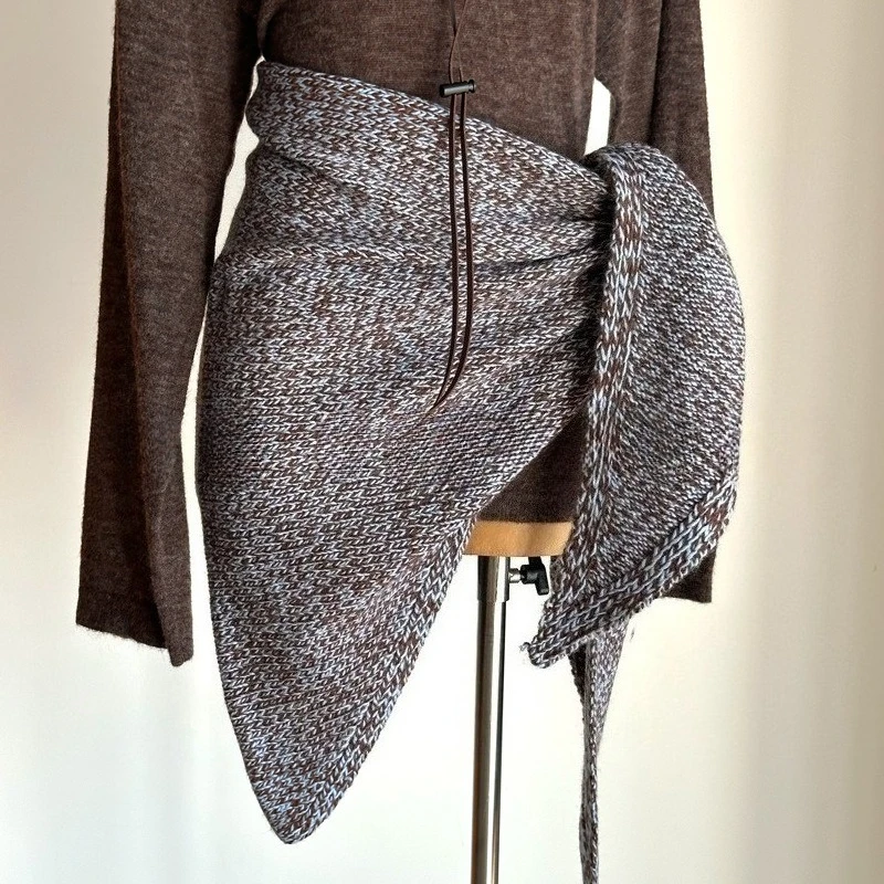 

Fashionable and Versatile Triangular Scarf Shawl for Autumn and Winter Warm and Multifunctional External Scarf Women Luxury