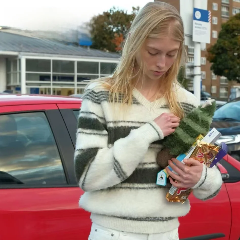 

Classic V-ne Knitted Sweater Autumn Winter Loose Striped Fluffy Comfortable All-match Knitwear for Women Commute Sle