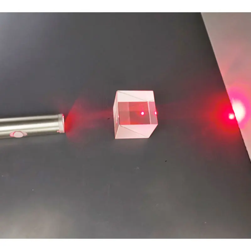 70x70x70mm Cubo di vetro ottico Dicroico Fascio di dispersione Splitter Prisma Rapporto di divisione 50:50 per Spectrometro Esperimento Prisma
