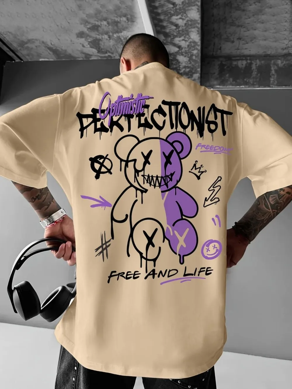 

Summer new men's graffiti print comfortable and breathable round neck T-shirt. This is an outdoor versatile street 2025