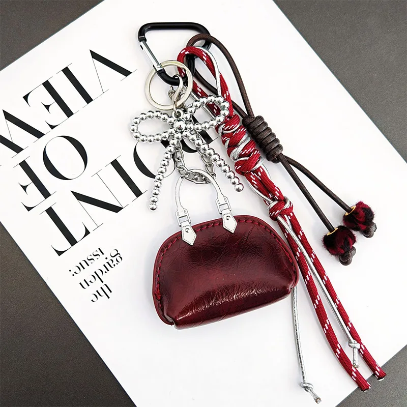 

Ins Metal Bag Pendant Red Leather Small Bag Design Fashion Keychain Pendant Love Bead String Bow Ladies Car Pendant Decoration