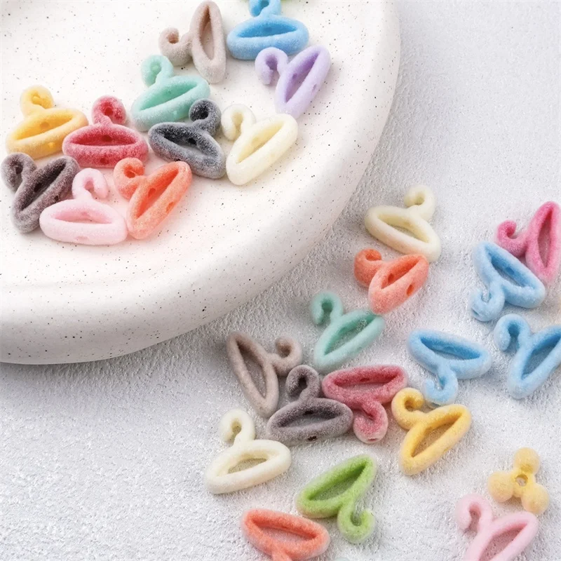 

Новейшие 100 шт./лот, цветные флокированные бусины, мультяшная вешалка для одежды, акриловые бусины с прямыми отверстиями, ювелирные изделия своими руками, аксессуары для одежды