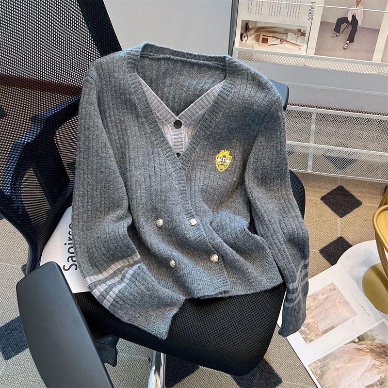 

Поддельный вязаный свитер из двух частей с v-образным вырезом и длинными рукавами в студенческом стиле, женский осенне-зимний новый утягивающий и высококачественный топ