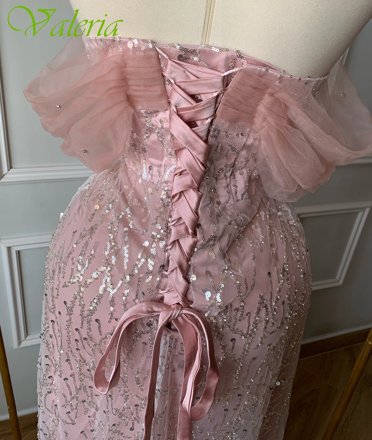 ชุดราตรีทรงเอไลน์คอเรือแขนสั้นแบบสั่งตัด ดีไซน์หรูหรา สง่างาม เหมาะสำหรับโอกาสพิเศษ ชุดออกงานคลาสสิก