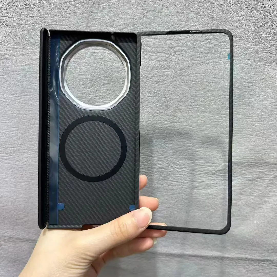 

Suitable for Honor V5 carbon fiber patterned magnetic center axis mobile phone protective case