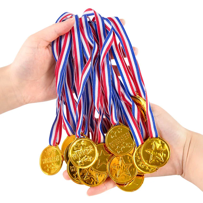 10 Stücke Kunststoff Gold Gewinner Medaillen Trophäe Kinder Spiel Sport Preis Auszeichnungen Spielzeug Für Kinder Geburtstag Party Gefälligkeiten Pinata Füllstoffe – Detail 5