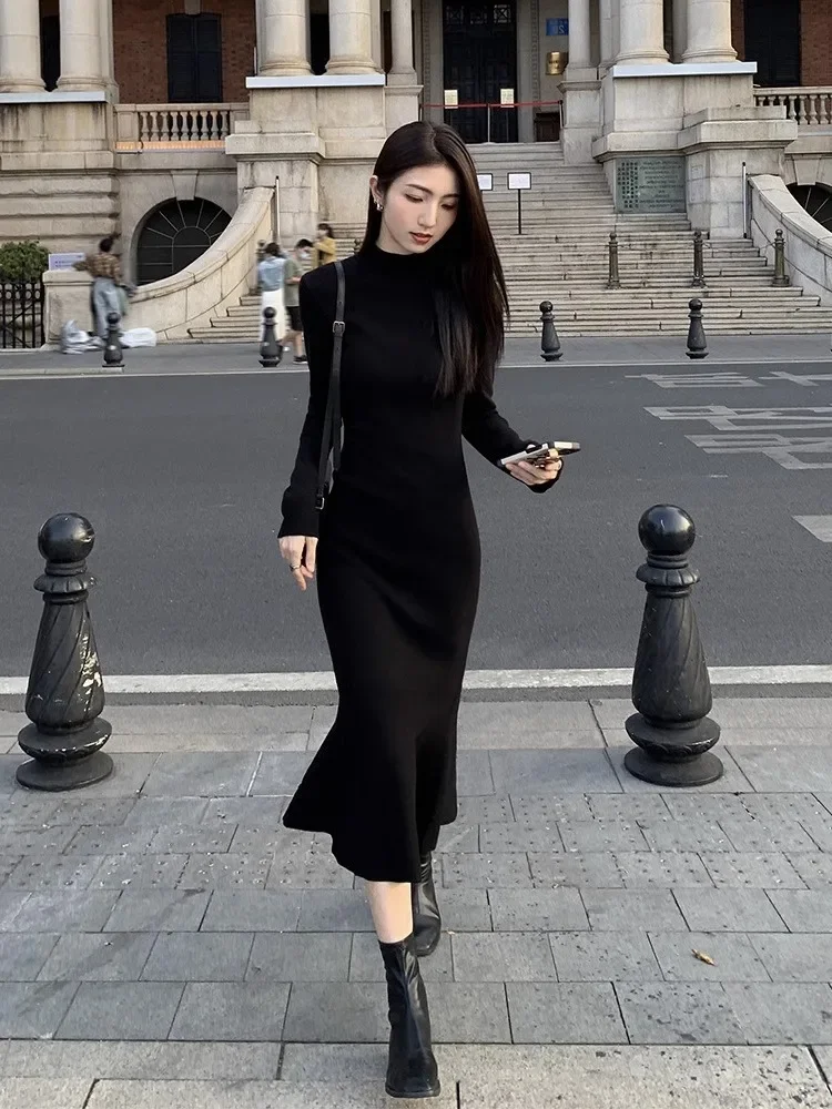 Schwarzes Unterbody-Strickkleid im Hepburn-Stil für Damen, Herbst-Winter mit Mantel, schmal geschnittenes, langes Pullover-Fischschwanzkleid