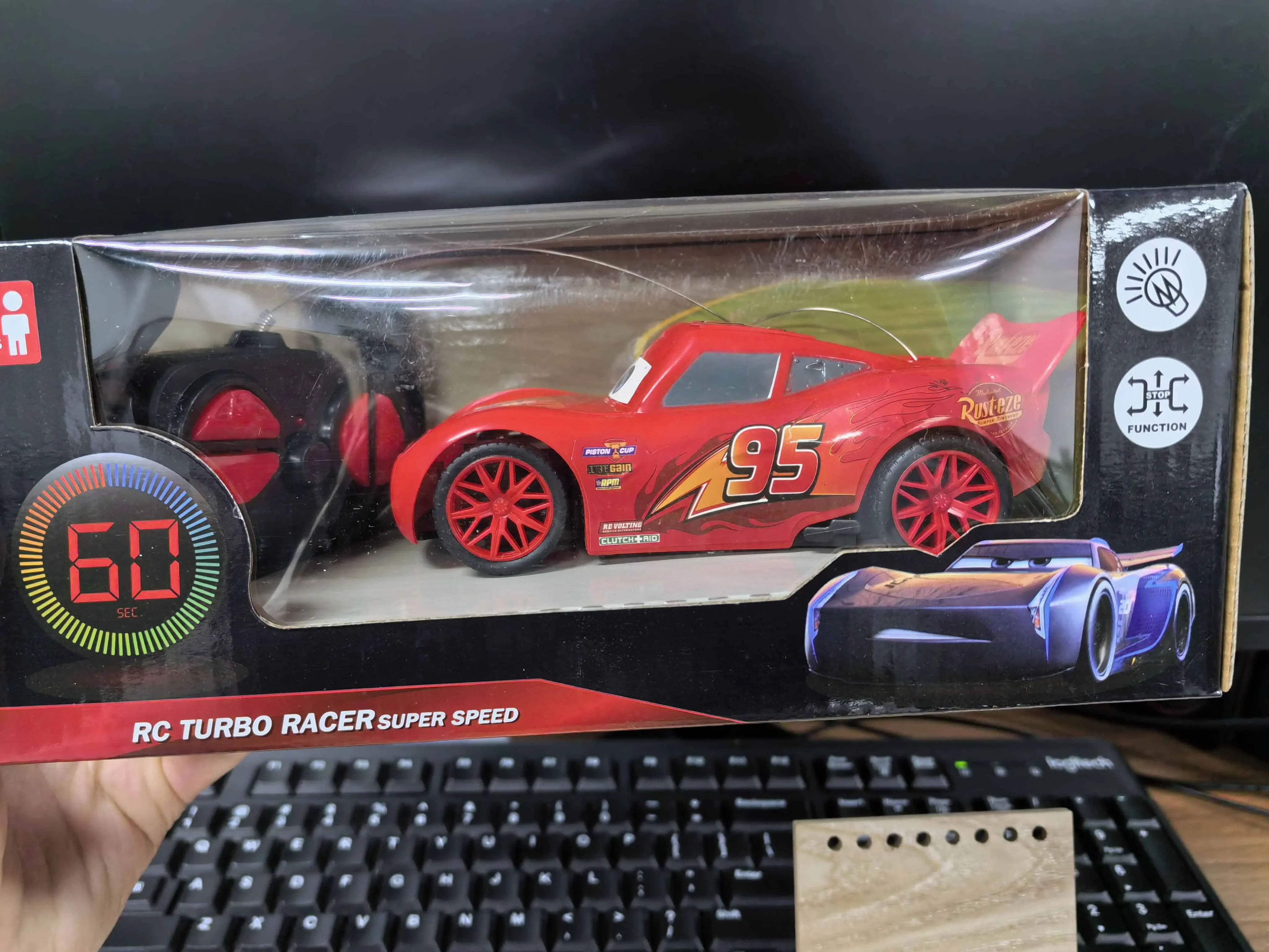 VENDITA CALDA Disney Pixar Cars 3 Collezione di auto telecomandate Giocattoli Controllo elettrico Fulmine Mcqueen Auto da corsa Regalo di Natale