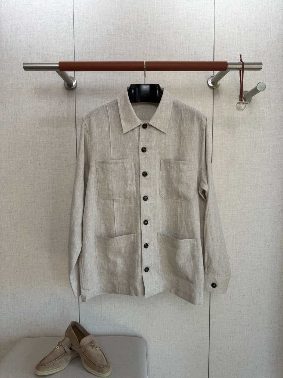 

Мужская высококачественная льняная рубашка с длинным рукавом: комфортная, дышащая, мягкая к коже, простая и элегантная.