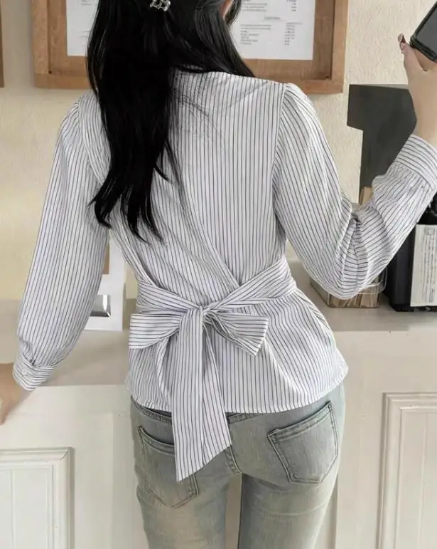 

Fashionable Korean Style Lapel Striped Shirt 2026 Autumn Simple and Elegant Commuting Button Up Long Sleeved Women's Shirt