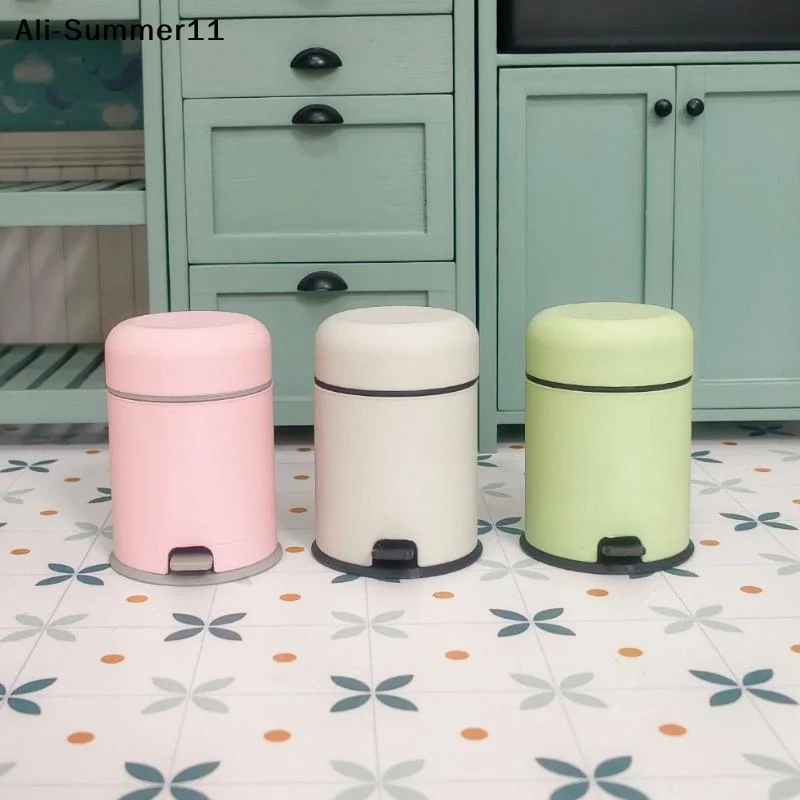 

【Y11】Miniature Garbage Can Ornament 1/12 Dollhouse Miniature Foot-operated Trash Can Model Miniature Furniture Scene Decor