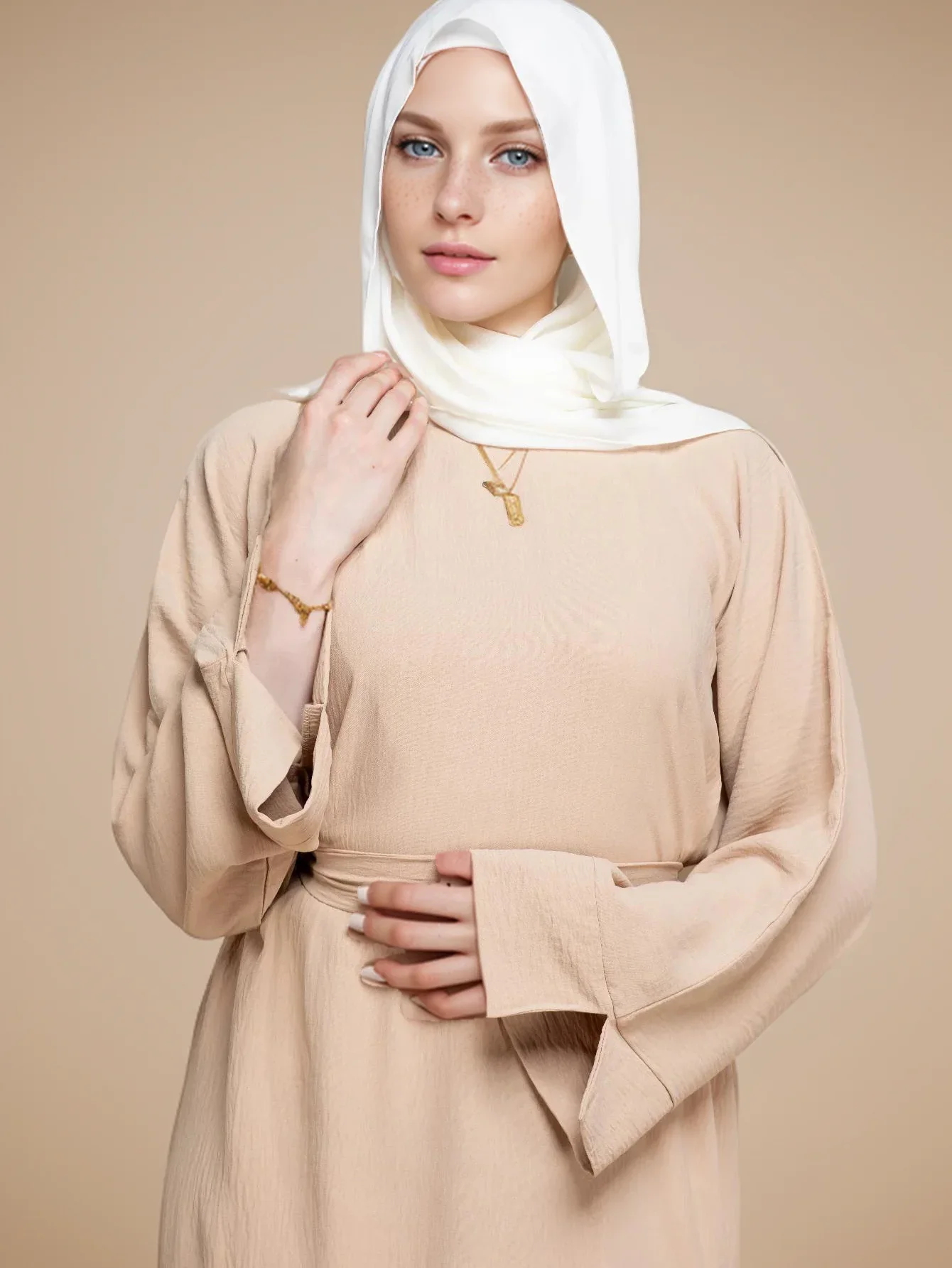 عباية نسائية إسلامية جديدة لعام 2025 برقبة دائرية وتصميم مشط للخصر لأحداث دينية لرمضان في الشرق الأوسط وملابس يومية متواضعة