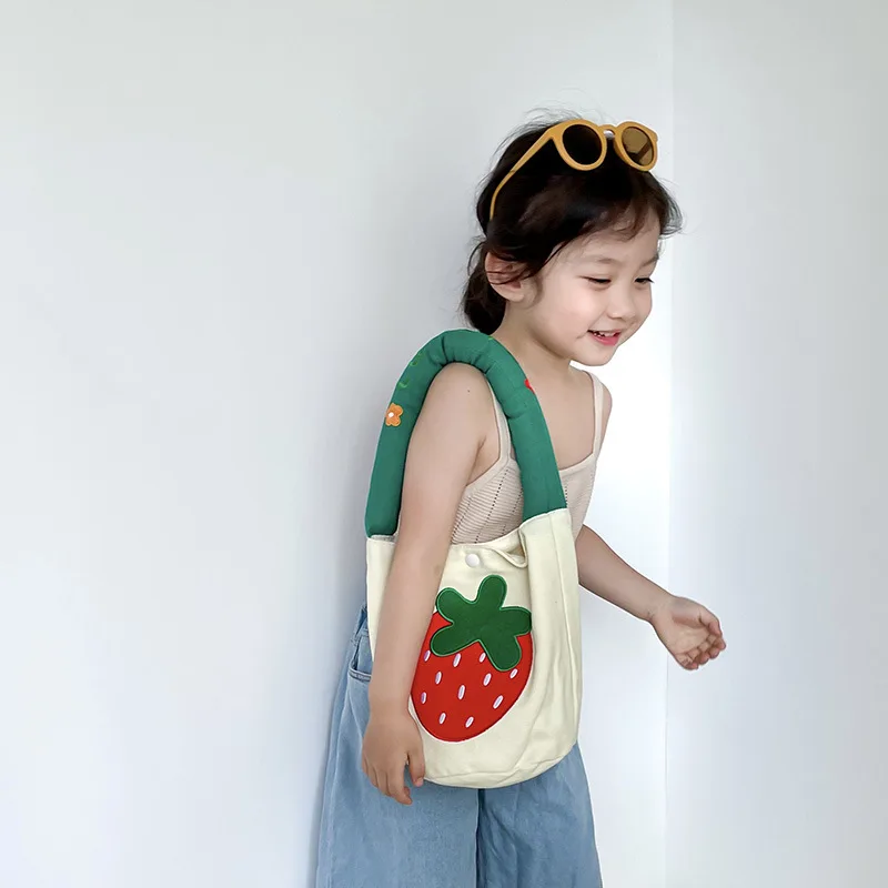 2023 estate nuova borsa e borse moda bella e dolce secchio fiore borse a tracolla per ragazze versione coreana lettera