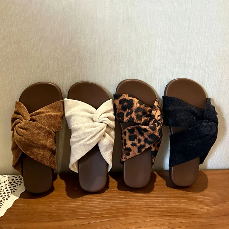 

Женские леопардовые шлепанцы-сандалии, повседневная обувь, летний тренд 2026, спортивные туфли с открытым носком, удобные вьетнамки, женские слайды, обувь