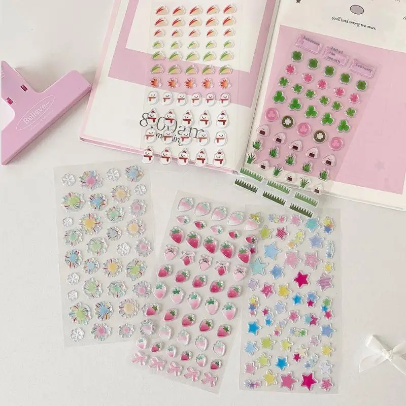 1 Arkusz Dekoracyjnych Naklejek Kreskówkowych Koniczyna Truskawka Płatek Śniegu Wodoodporne Naklejki 3D do Dziennika na Obudowy Telefonów DIY Materiały Rękodzielnicze