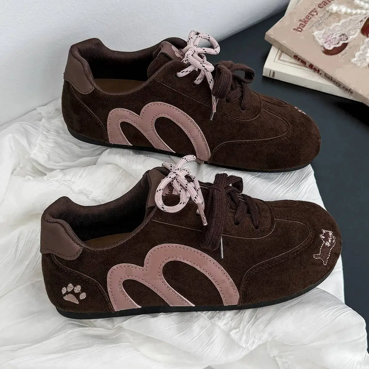 Sports Shoes 2025 New Women's Ins Casual Sneakers Shoes Soft Soled Non Tiring Thin Soled Cute Embroidered Versatile Shoes