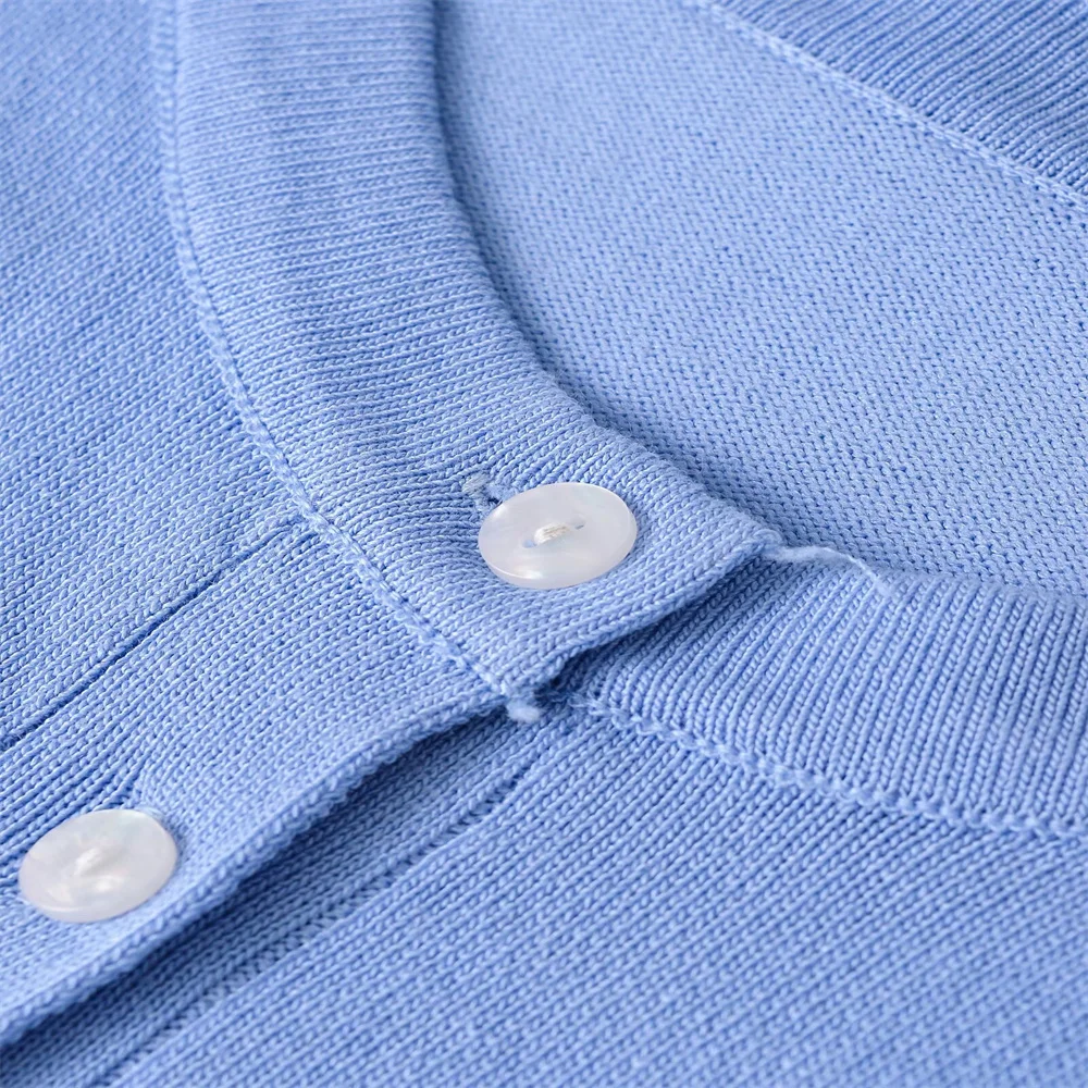 Camicia lavorata a maglia con ago piatto e girocollo allentato con bottoni alla moda delle nuove donne autunnali