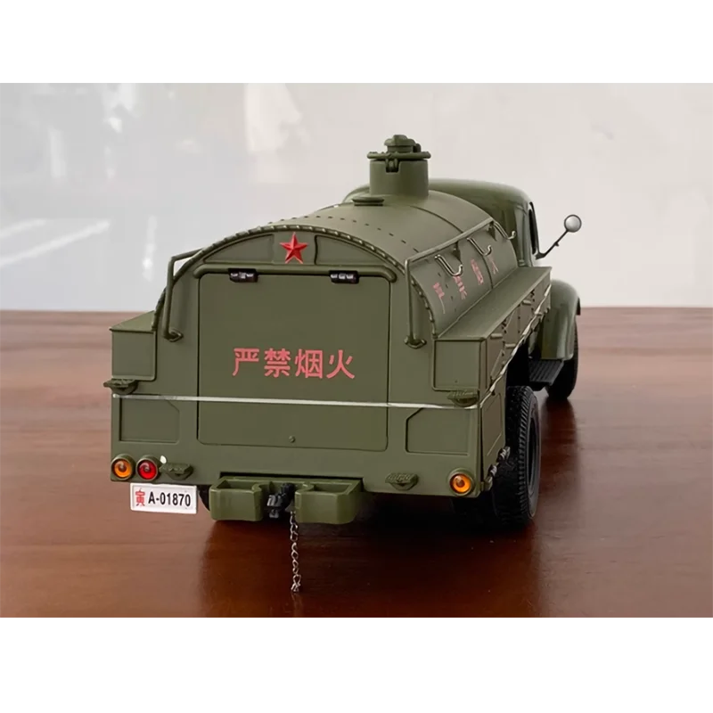 Diecast 1: 24 Scale CA10 Military Six wheeled Heavy Oil Tanker Truck Model Alloy Vehicle Home Finished Simulation Collection Toy