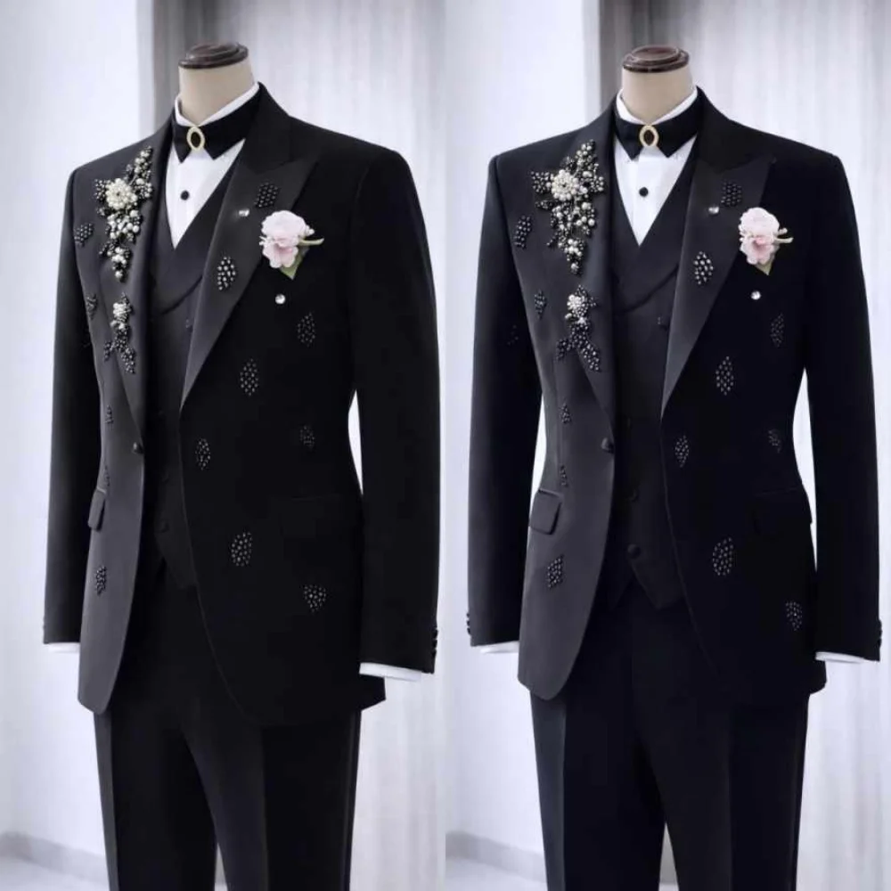 

Stunning Wedding Groom Tuxedos 2 Pieces Blazers Pants Beading Decal Party Banquet Customized Costume Homme