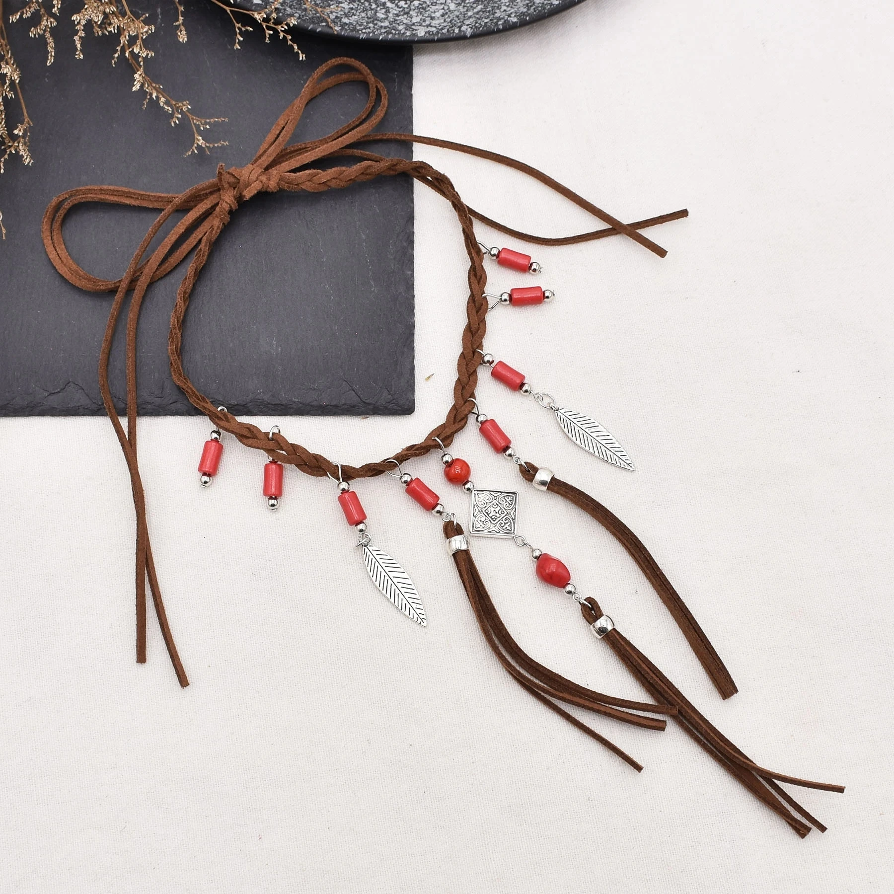 Retro Brown Leather Rope Woven India Necklace Red Blue Acrylic Bead Leaf Tassel Choker Necklaces Ethnic Tribal Statement Jewelry