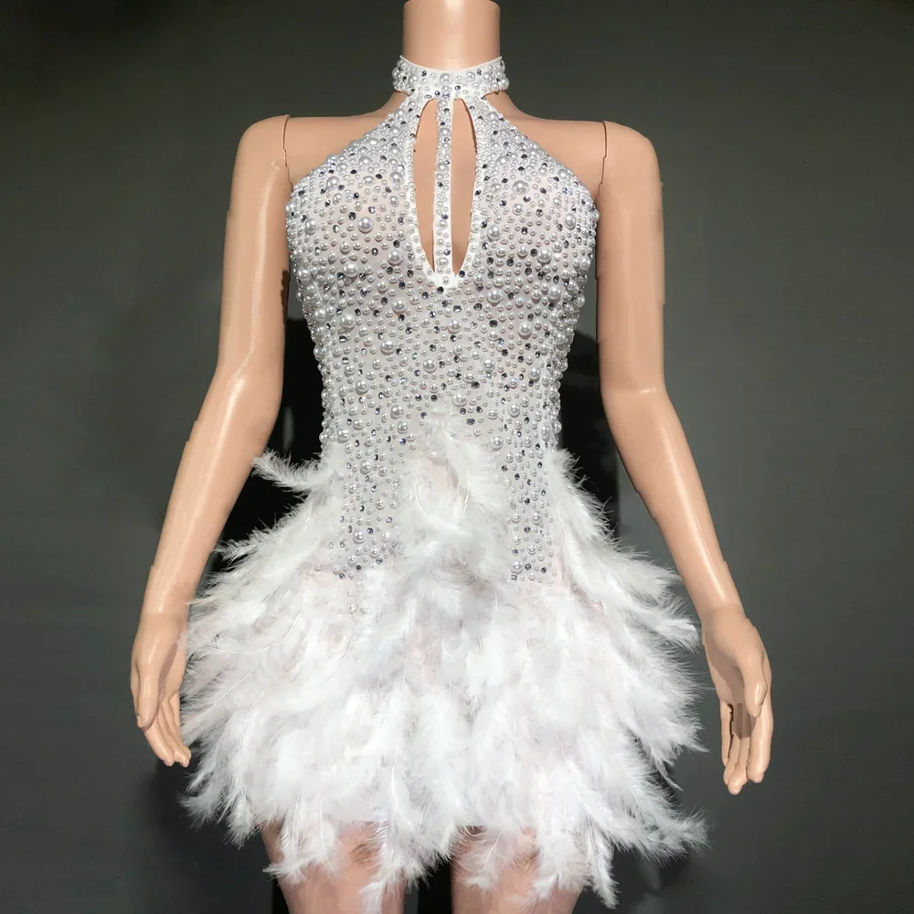 Sexy strass perle Halter Backless Short White Feathers Dress Women Celebrate Birthday Dress Performance Dance Costume