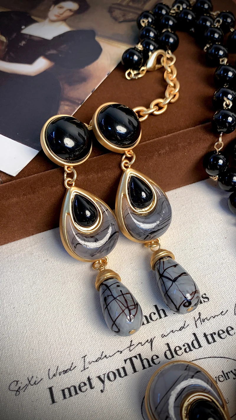 

Black and gold elegant long retro glazed court style earrings for women