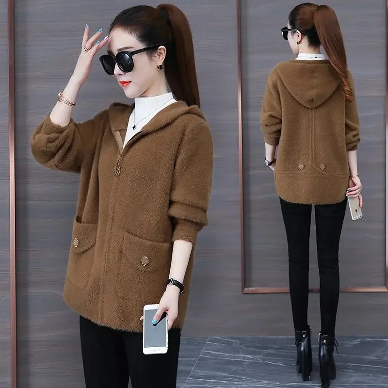 2023 New Autumn/Winter Fashion Temperament Mink Fleece Hooded Short Coat Women\'s Top Small Versatile Outer Coat Female