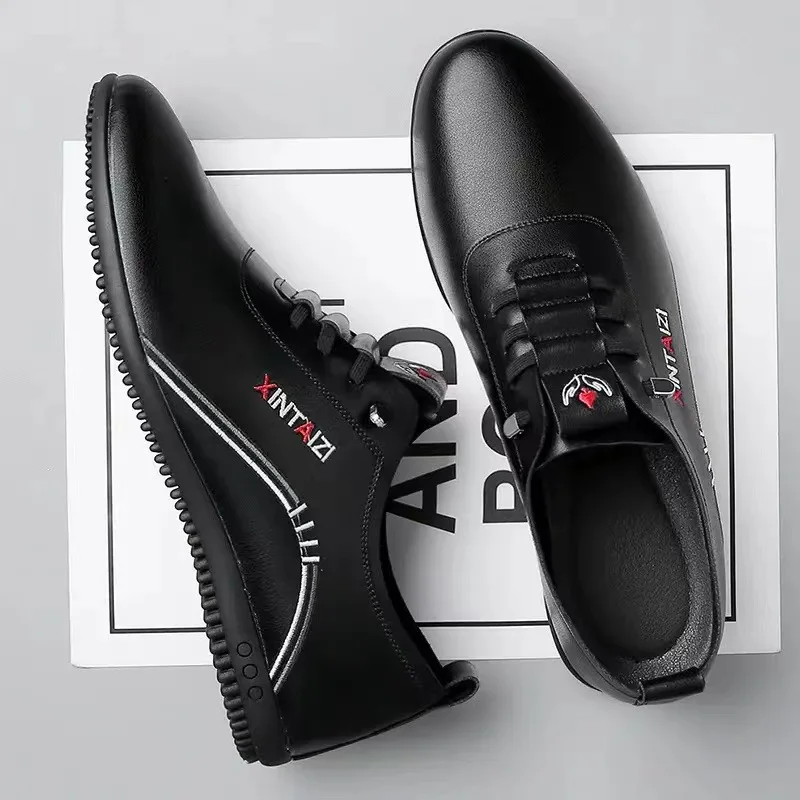 2024 New Casual Shoes for Men Fashion Lightweight Men Walking Shoes Comfortable Slip-on Loafers Outdoor All Match Men Flat Shoes