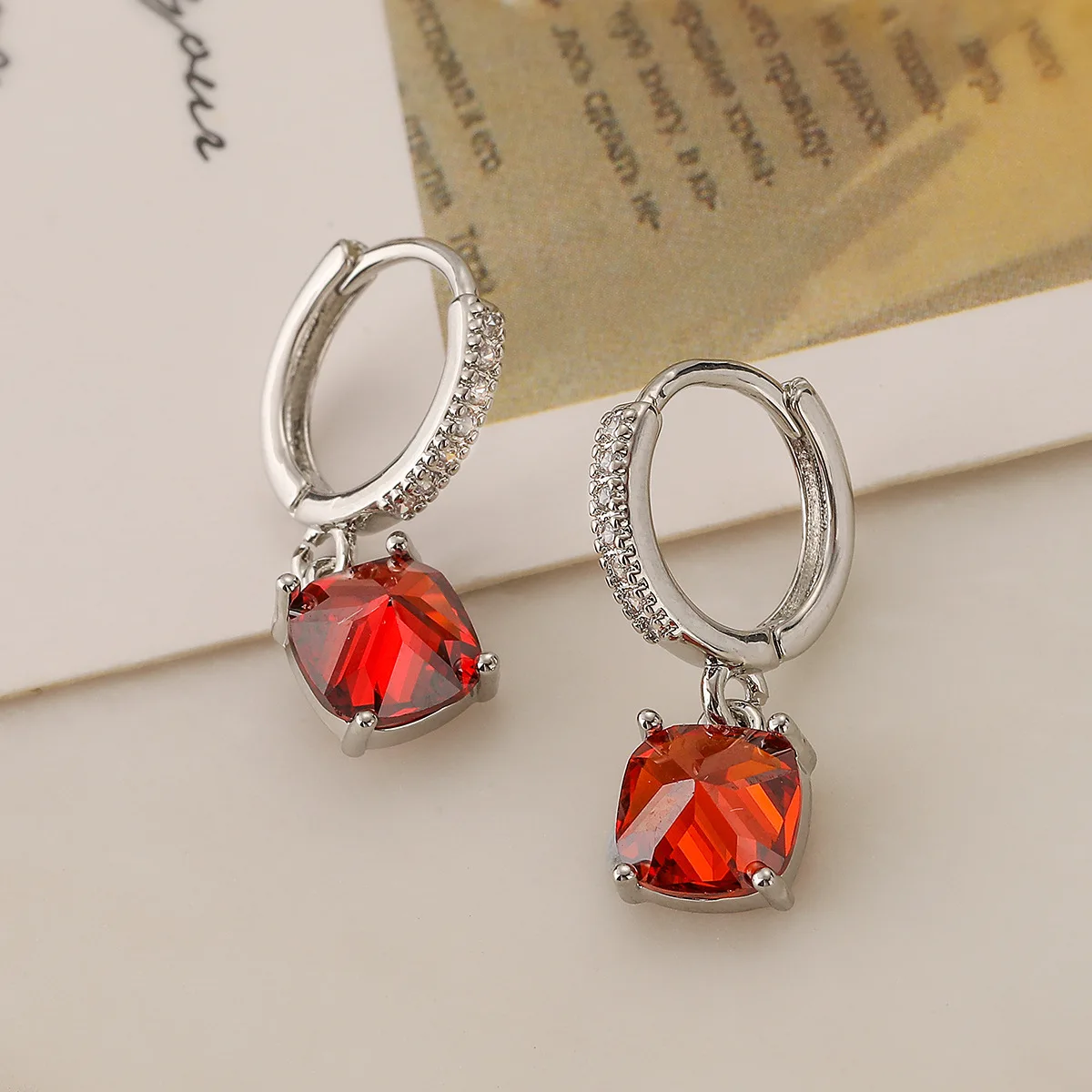 GANPUP Luxuriöse farbige AAA-Zirkonia-Ohrhänger für Damen, Nischenmode-Ohrschmuck, Accessoires, Geschenk für Partys – Detail 8
