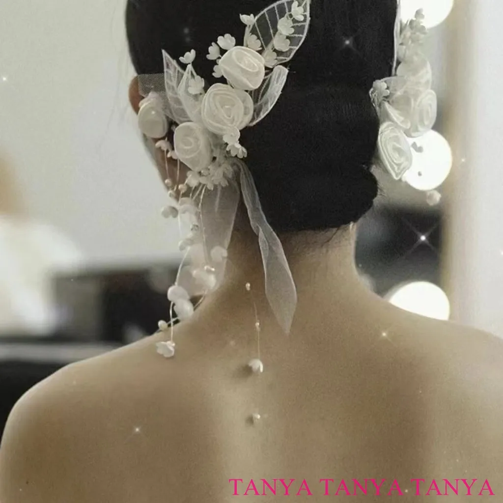 

Declicate Wedding Veil Graceful Bridal Accessories Decorated With 3D Handmade Rose Elegant Headwear Matching Bride Gown SWD809