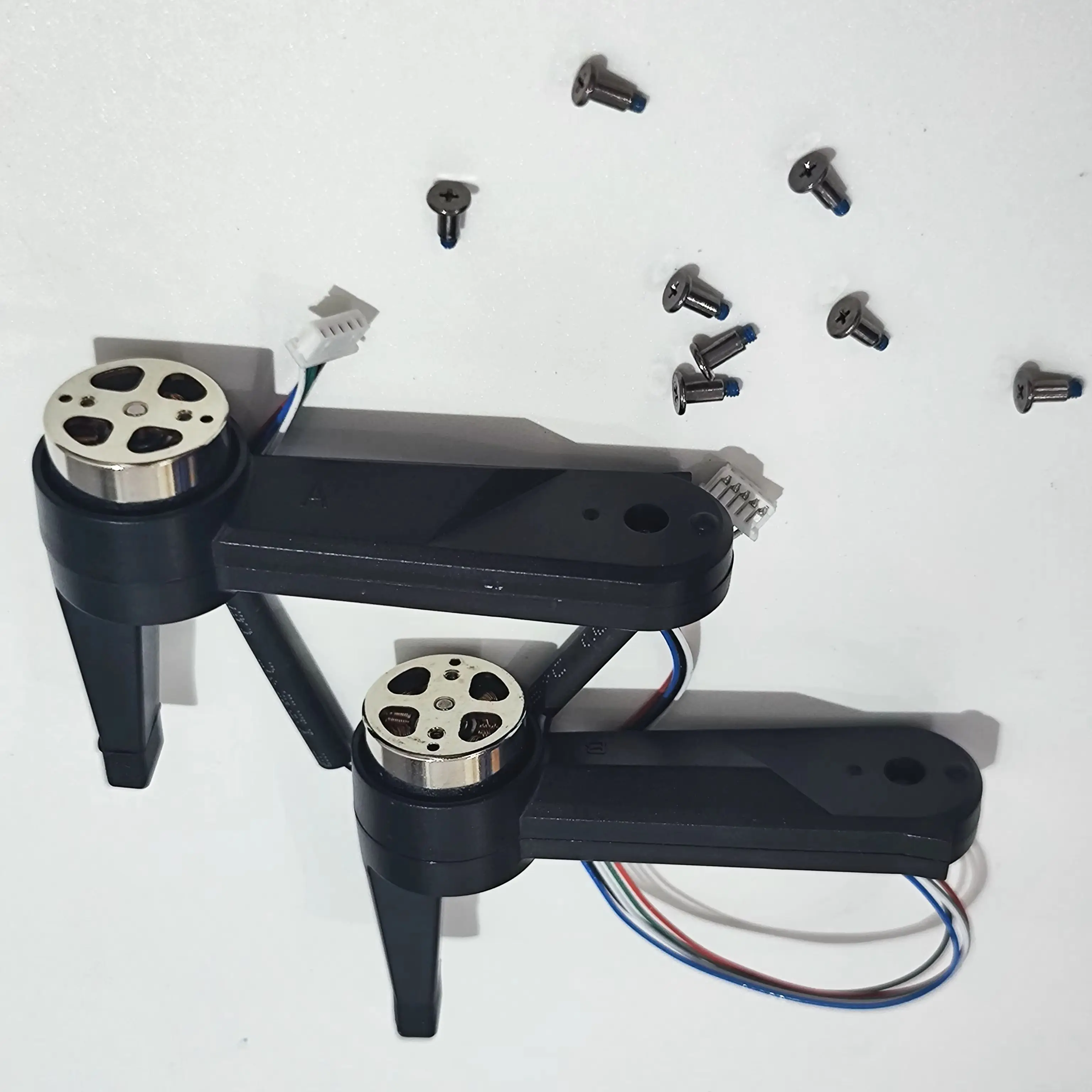 

New Version L900Pro GPS Drone Original Brushless Motor Rear Arm A B 2PCS + Props Blade Screw 8PCS for L900 PRO RC Folding Drones