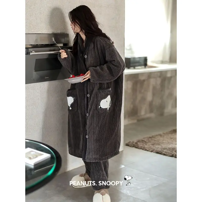 

Cartoon Snoopy printed coral velvet nightgown for women loose personality trendy winter thickened home clothes suit wholesale