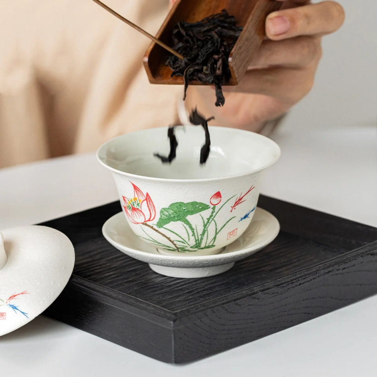 

Chinese Style Ceramic Teacup Kung Fu Master Tea Cup Set Exquisite Elegant Lotus Pattern Ceramic Tea Cup Drinking Wares 1 Set