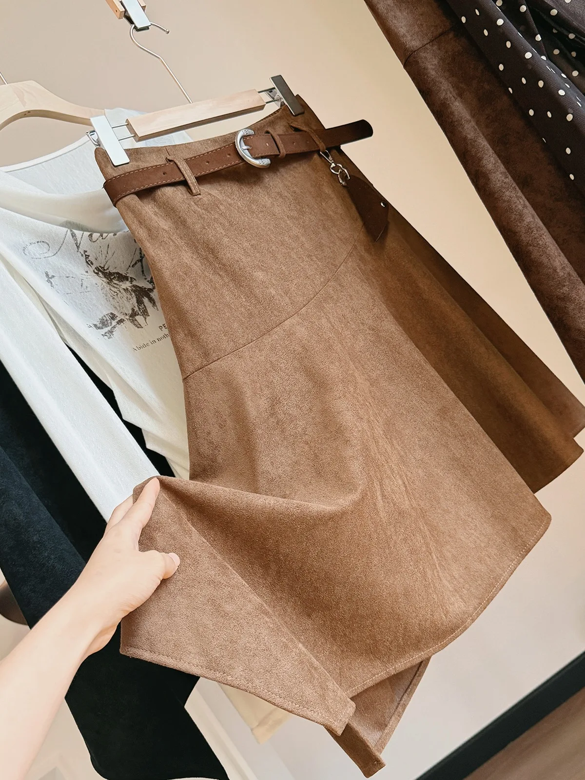 Women Vintage Suede Midi Skirt 2026 Autumn New High Waist Irregular A‑Line Skirt Slim Fit Umbrella Casual Skirts Streetwear