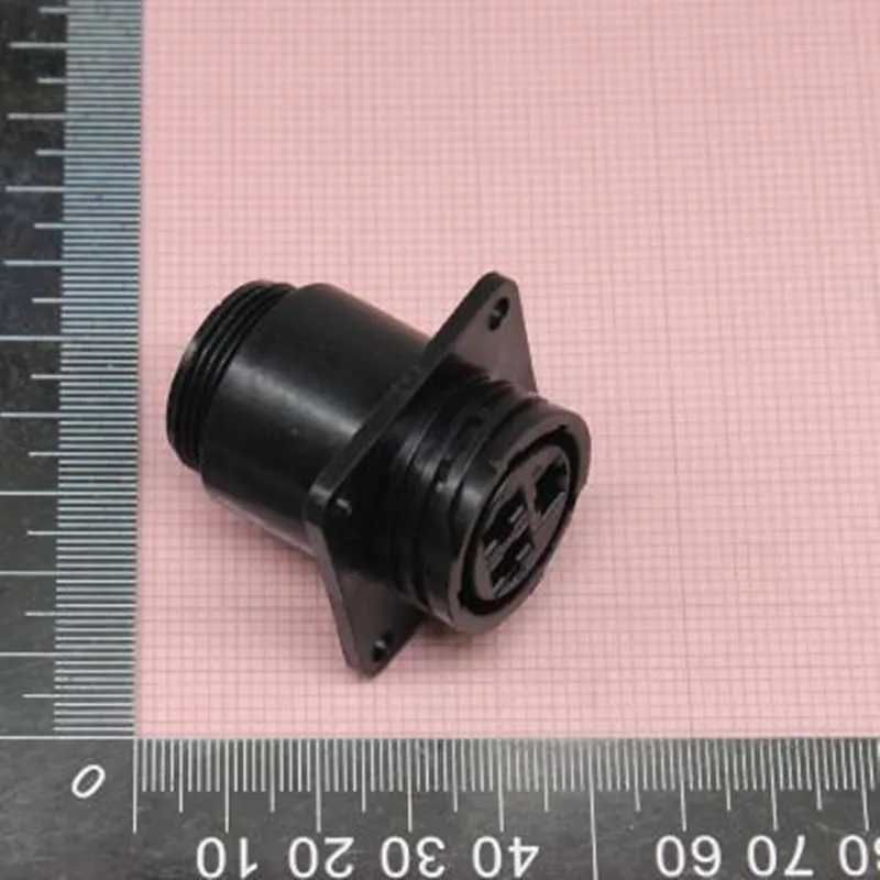Connectors 206425-1 Circular Power Housing 600 VDC Wire-to-Panel 3 Position Wire & Cable Receptacle
