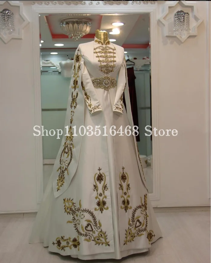 

Long Sleeve Split Wedding White Luxury Embroidered High Neck Muslim Caucasian Ethnic Wedding Embroidered robes de soirée