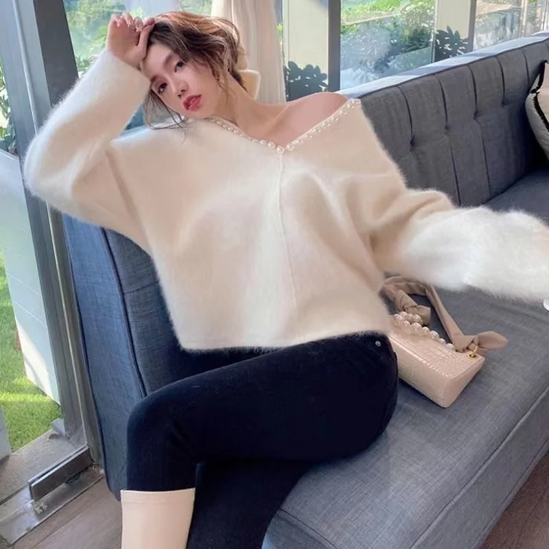 Women's 2024 Fashion New Style Design Sense Pearl's V Neck Long Sleeves Knitted Sweater Temperament Versatile Comfortable Autumn