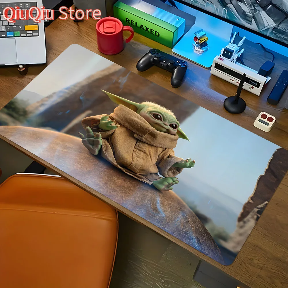 1 alfombrillas de ratón STAR WARS Yoda, camino de mesa multifuncional extra grande con bordes cosidos para juegos y oficinas, regalos navideños