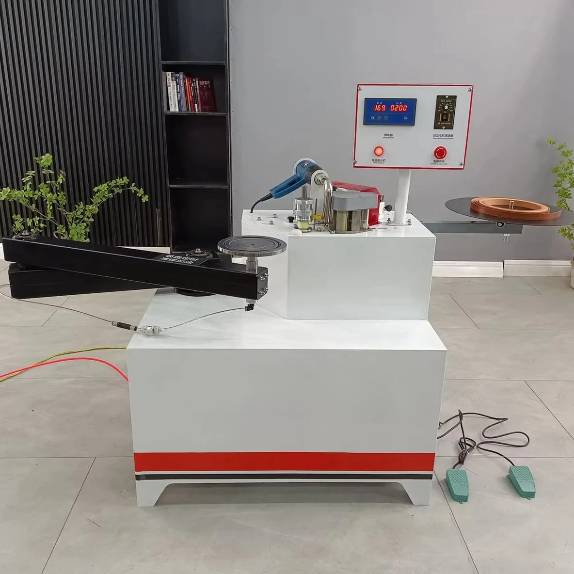 

High precision and easy to adjust edge banding machine 220V/110V dual-purpose, working pressure 0.3-0 600 billion Pa
