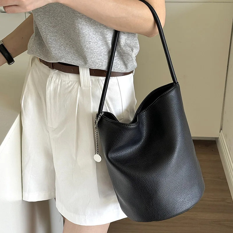 

Fashion Tassel ladies bucket shoulder bags small PU Leather lady handbag winter new female totes Commuting armpit bag bolsos