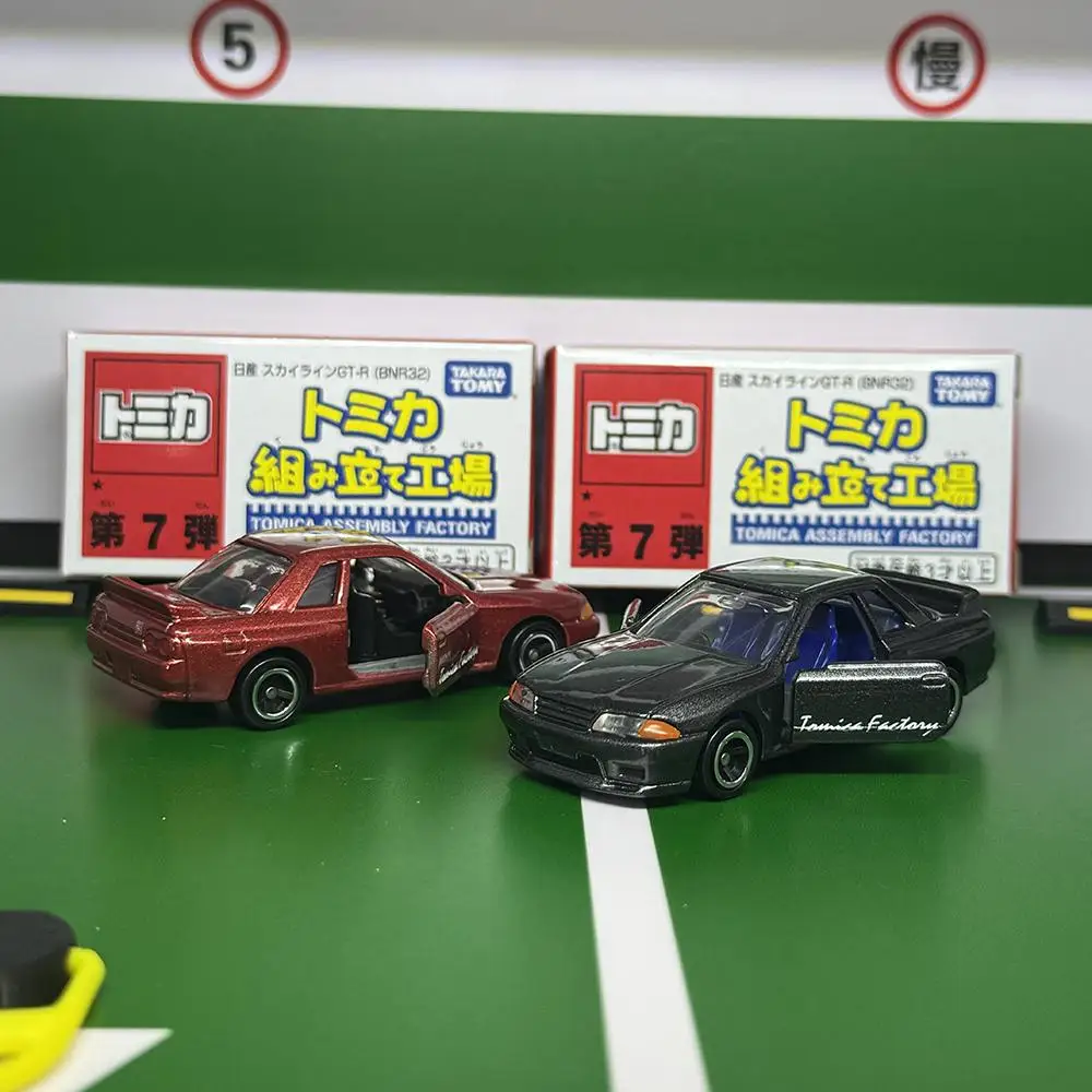 TAKARA TOMY TOMICA die-cast car model, the seventh release in the Nissan Workshop series, features the GTR