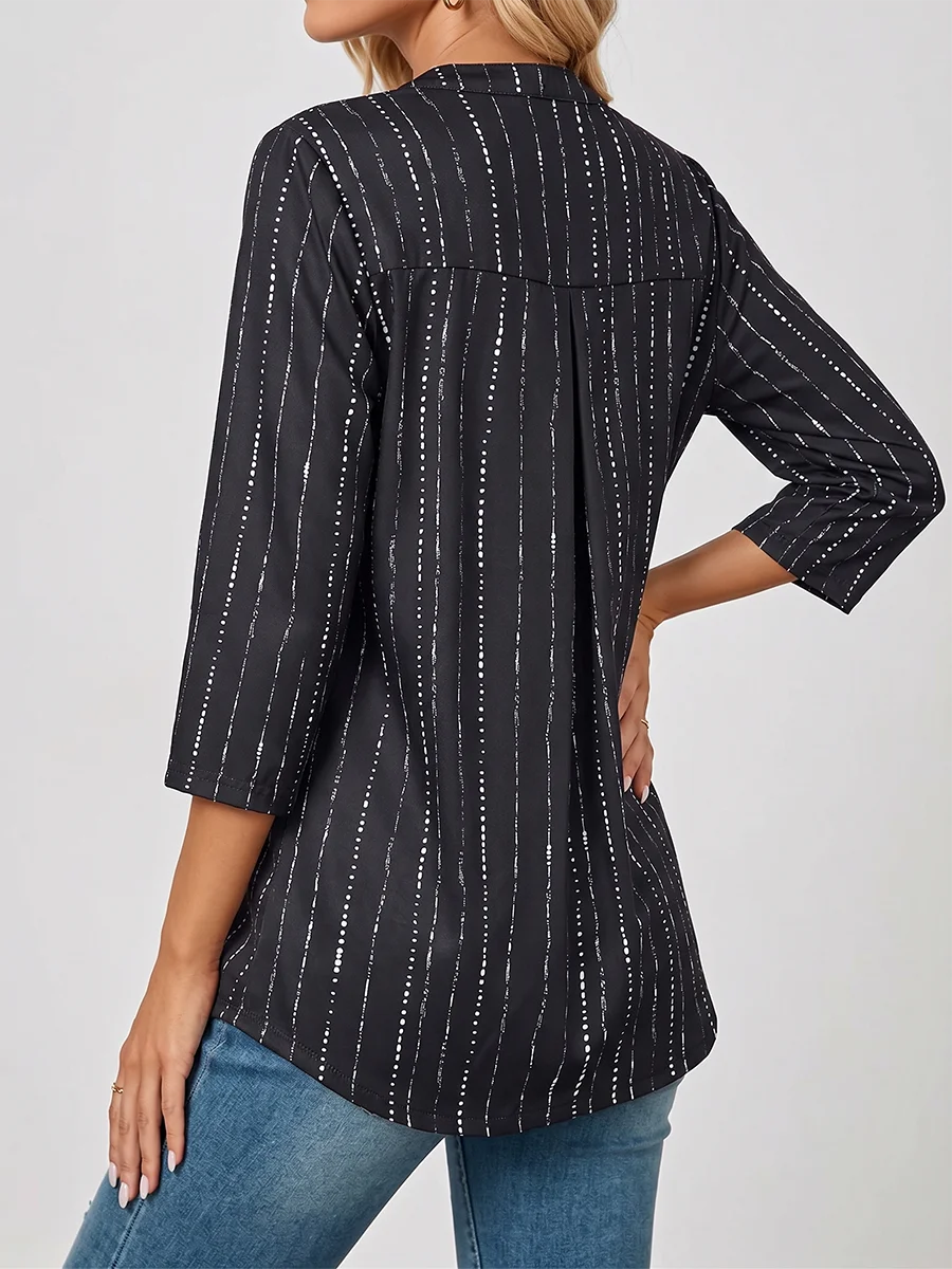 Damen Freizeitbluse mit V-Ausschnitt, 3/4-Ärmeln, plissierter Vorderseite, Metallring und gestreiftem Print – lockere Tunika-Oberteil, modisches Damen-Shirt – Detail 2