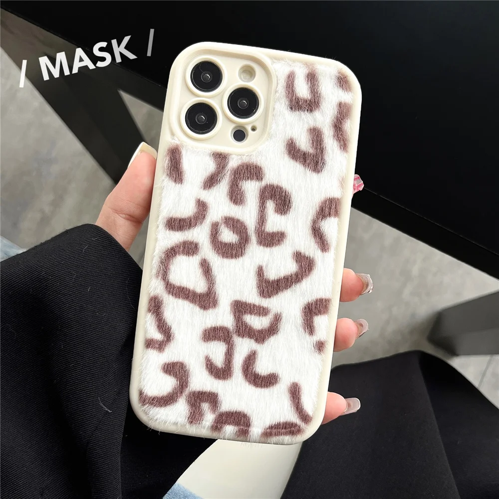 Luxury winter fluffy hand warmer peluche Leopard Zebra Tiger phone case per iphone 15 Pro 12 13 14 Pro Max 11 X XR 7 cover pelosa