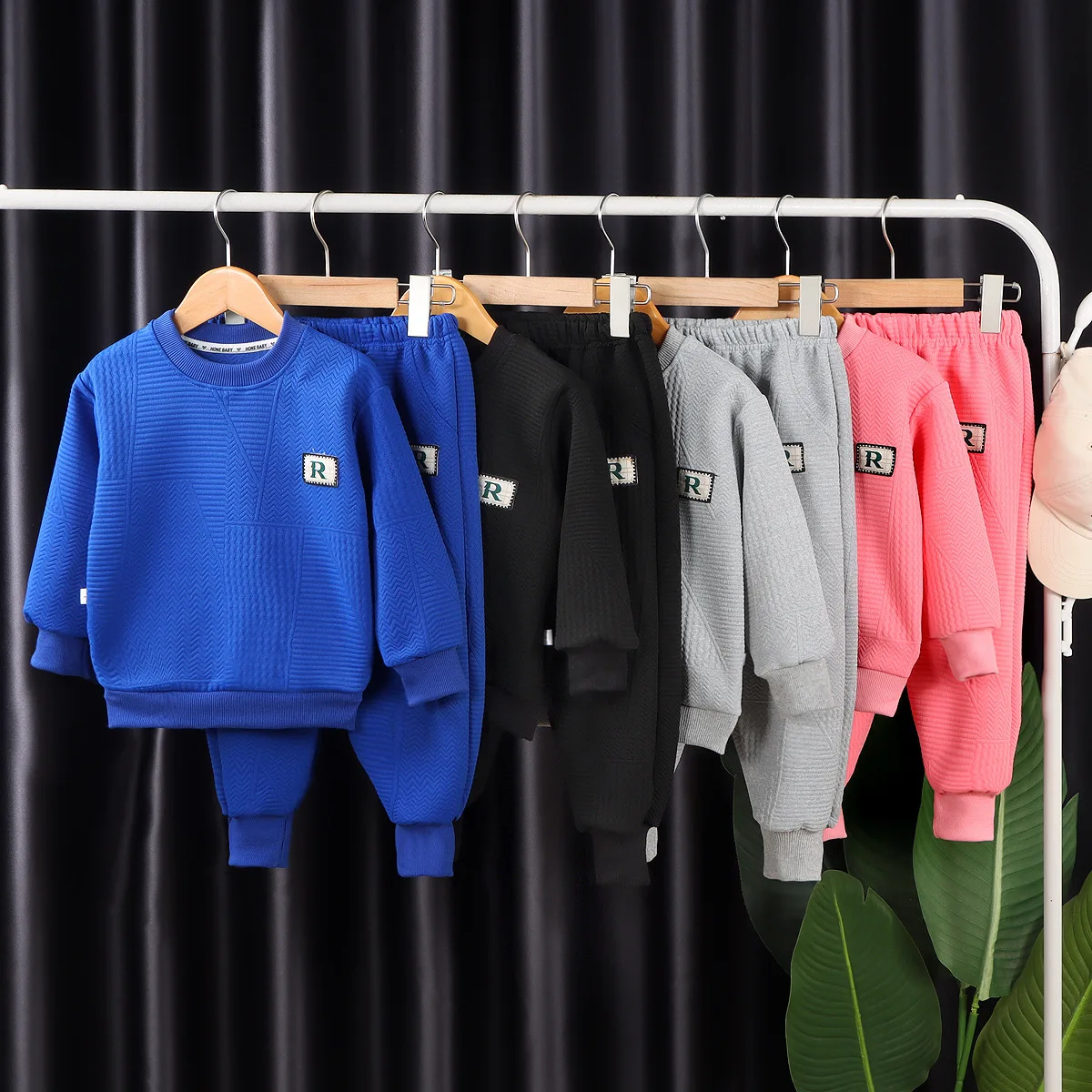 

2025 Spring and Autumn Children's Sweater Set