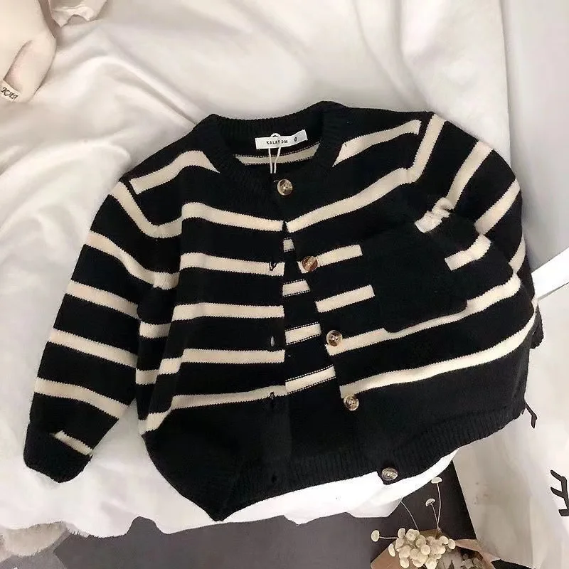 Versatile and soft to the touch~Children's sweater for Korean baby boys and girls, single breasted knitted jacket for autumn