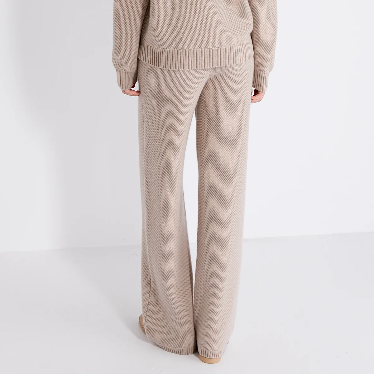 TX862183 Women's Wide Leg Knit Trousers Wool Cashmere Blend Elasticated Waist Ribbed Cuff Relaxed Fit LP Old Money Early Autumn