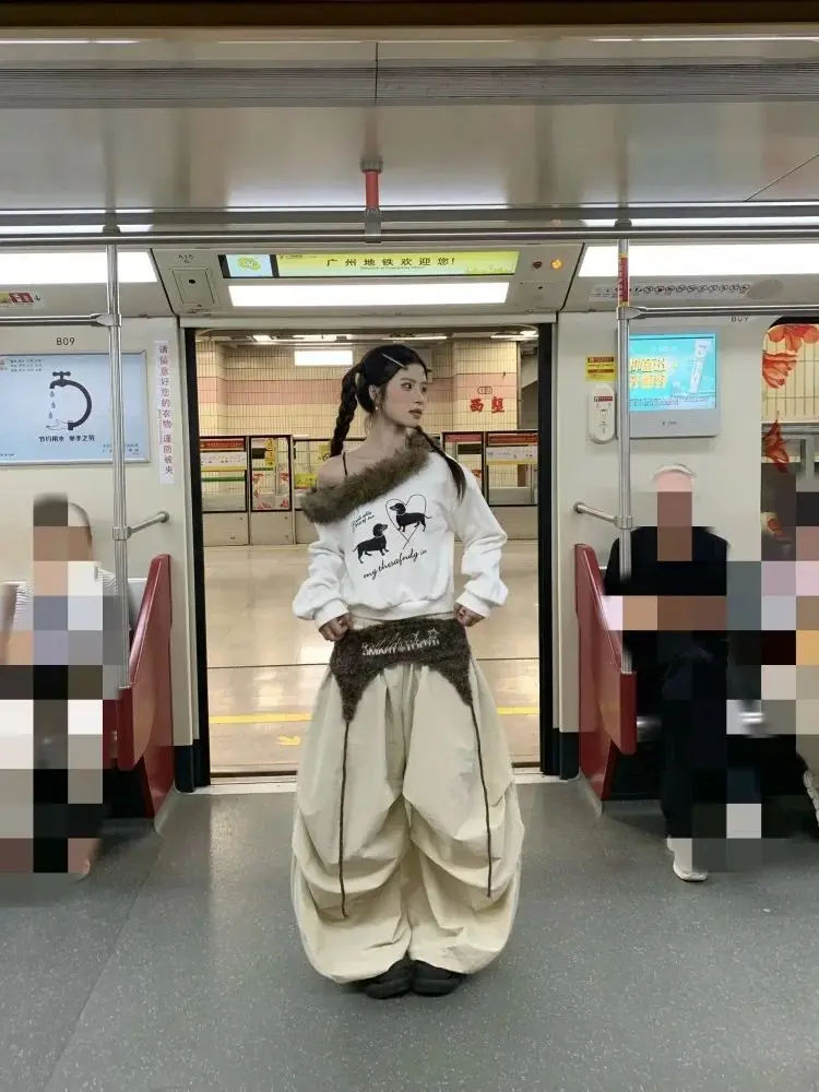 

Женская толстовка Onalippa в американском ретро-стиле с отстегивающимся меховым воротником, со спущенным плечом, осень 2026, популярная, свободная, универсальная, нишевая модель