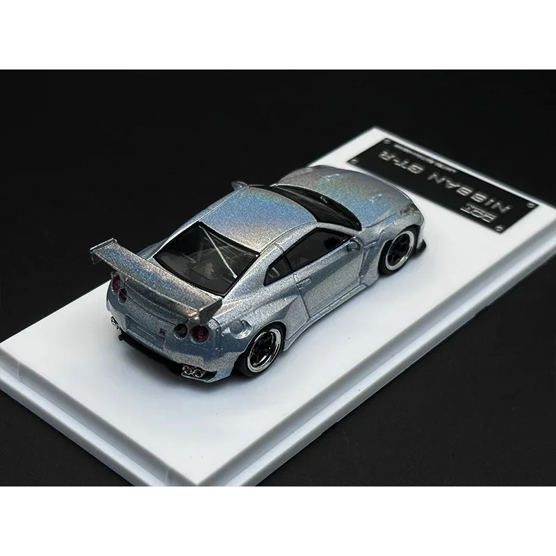 DOT 1:64 Pandem GTR R35 Colorful Diamond White Diecast Diorama Car Model